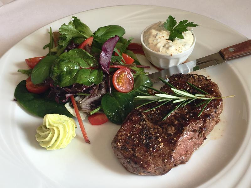 Steak mit Salat