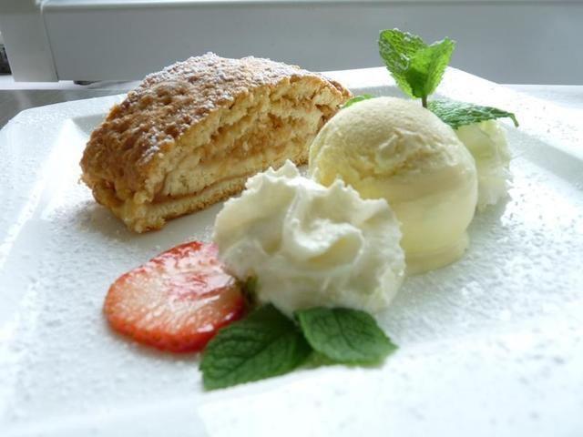 Dessert - Eis mit Kuchen